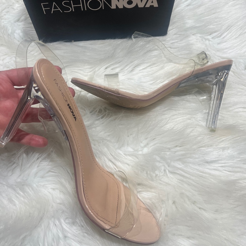 Nude Heels Women’s size 11 nude strappy heels